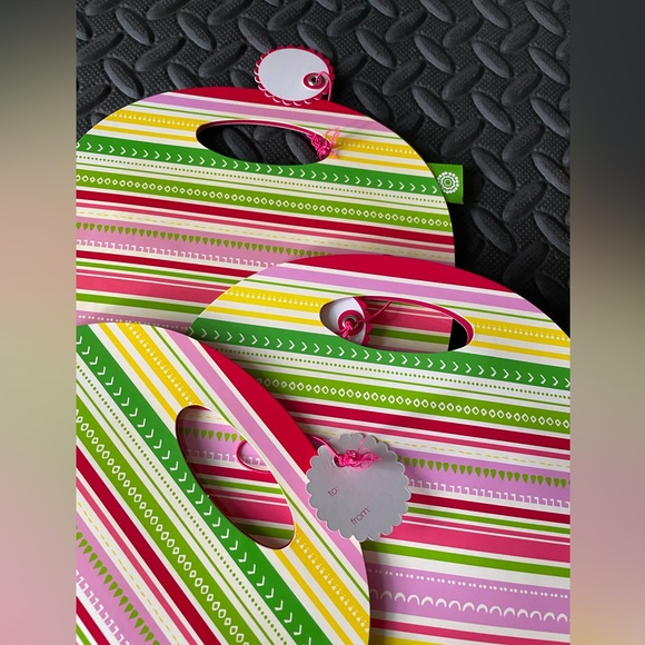 NWT Bath and Body Works lot of 3 Paper Gift Bags - Picture 8 of 14